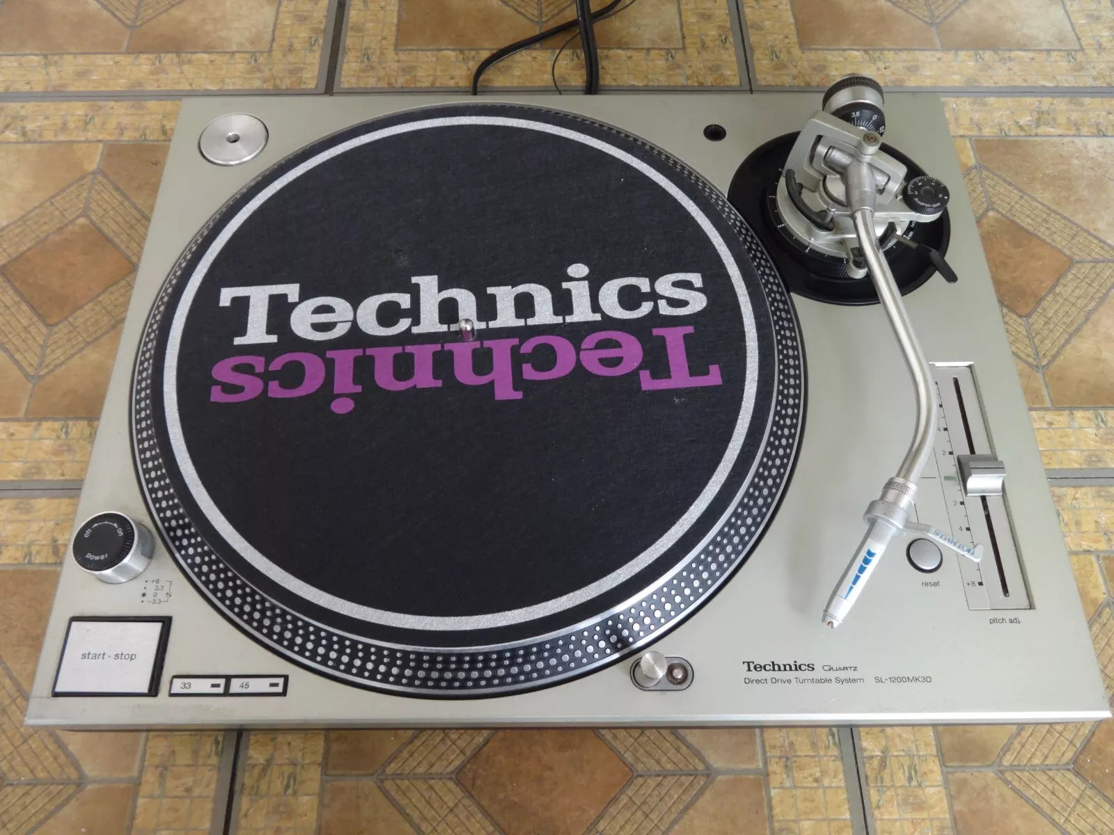 Technics SL-1200 MK7 Professional Direct Drive DJ Turntable, Black